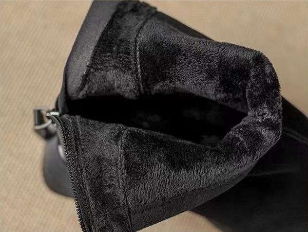 CALORA_ Franse Suède Boots voor Dames met Chunky Hak en Comfortabel Design
