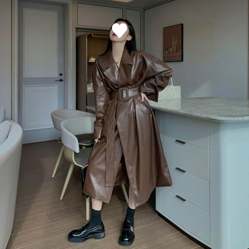 CALORA_ Getailleerde Leren Trenchcoat met Grote Revers en Riem voor Dames