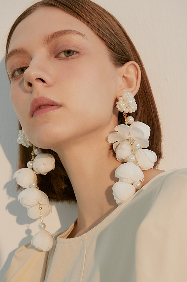 CALORA_ Lina | Elegante Bloemvormige Druppel Oorbellen