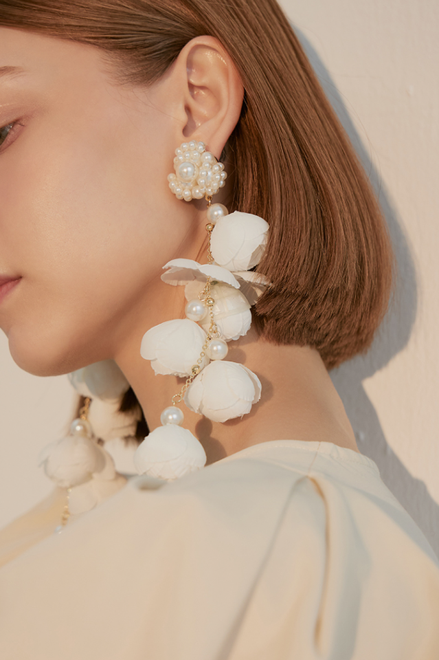 CALORA_ Lina | Elegante Bloemvormige Druppel Oorbellen