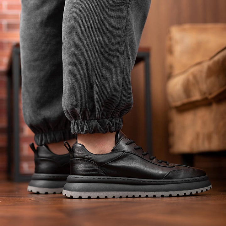 CALORA_ Luxtin | Lage Zwarte Leren Sneakers