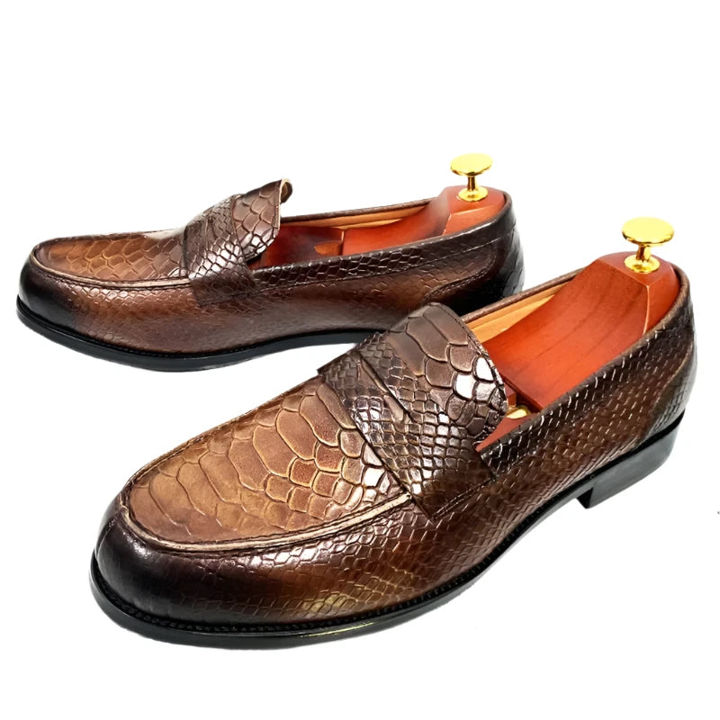 CALORA_ Marcello | Luxe Zwarte leren Loafers met Slangenprint