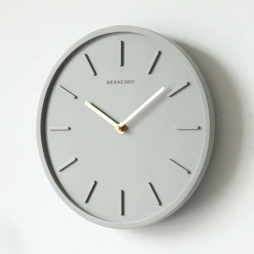 CALORA_ Nordave | Scandinavische Cement Wandklok met Stijlvolle Metalen Pendel