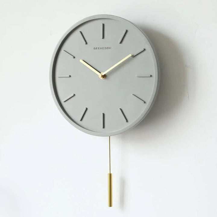 CALORA_ Nordave | Scandinavische Cement Wandklok met Stijlvolle Metalen Pendel