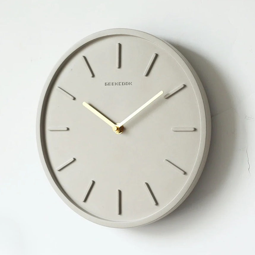 CALORA_ Nordave | Scandinavische Cement Wandklok met Stijlvolle Metalen Pendel