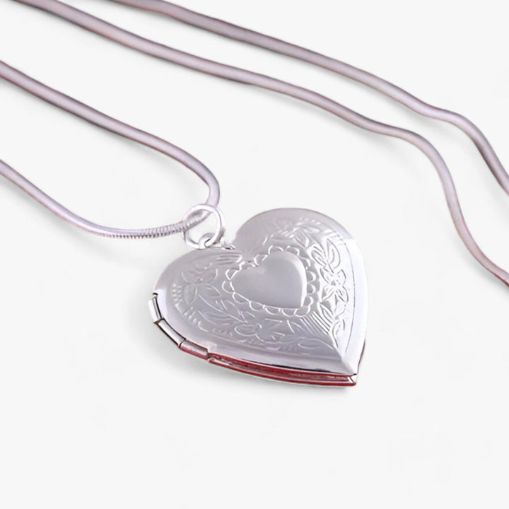 CALORA_ ONVERGETELIJK MOMENT | Hartjes Foto Ketting in Zilver