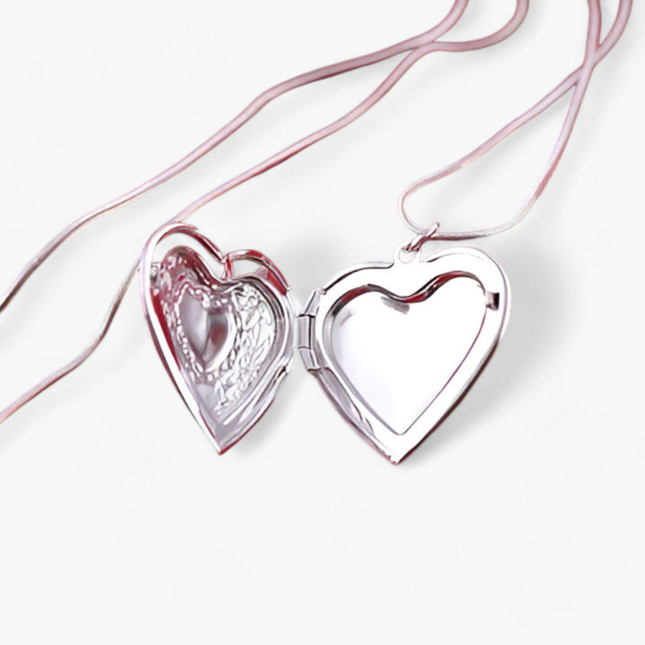 CALORA_ ONVERGETELIJK MOMENT | Hartjes Foto Ketting in Zilver
