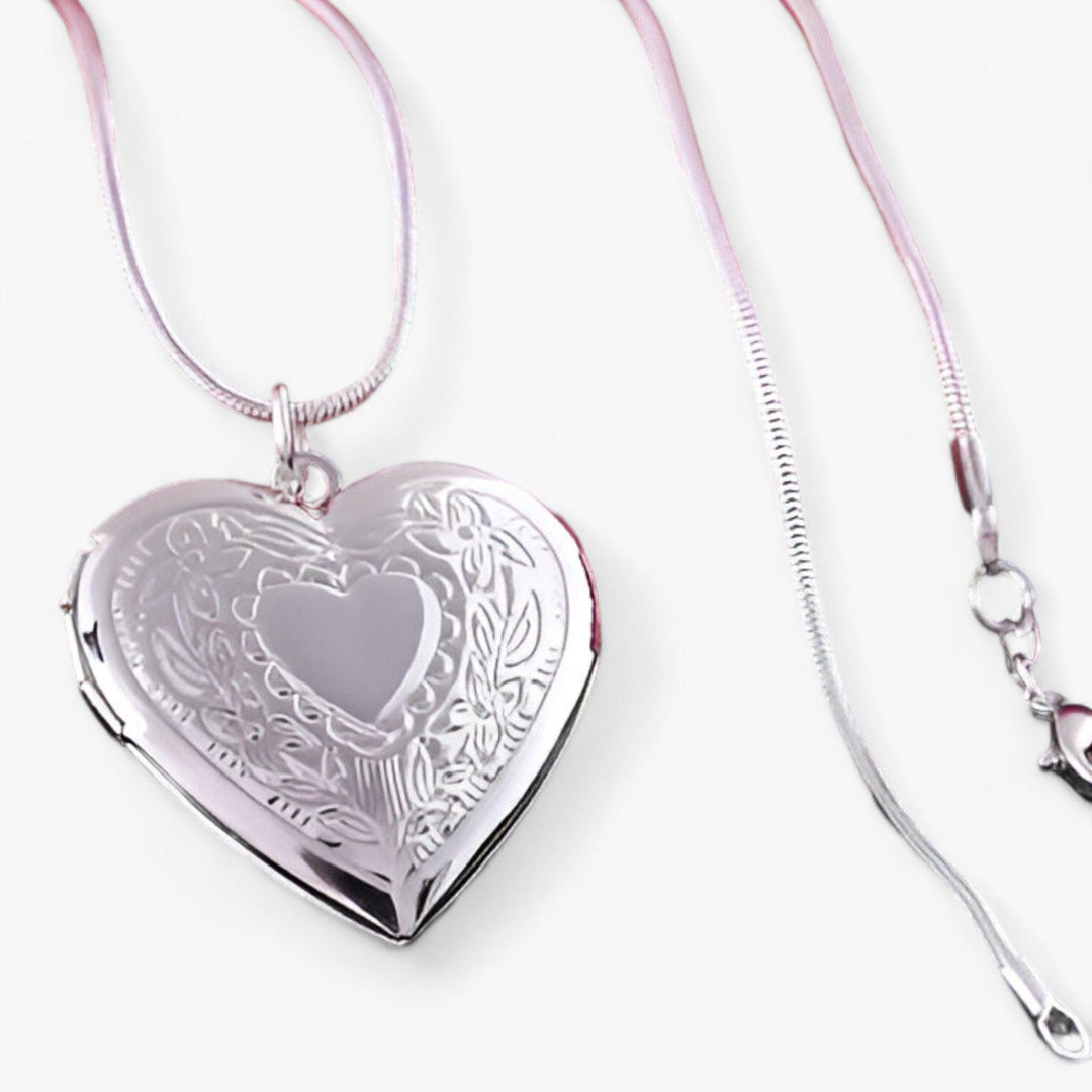CALORA_ ONVERGETELIJK MOMENT | Hartjes Foto Ketting in Zilver