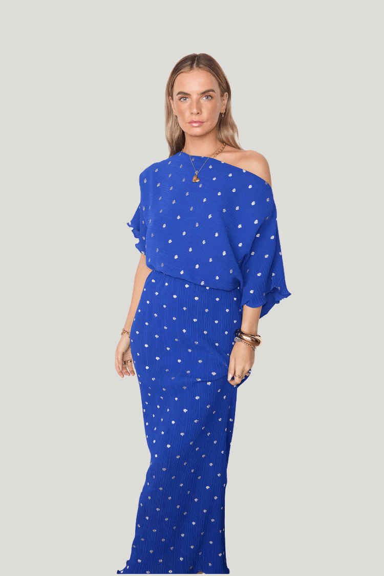 CALORA_ Off Shoulder Plissé Maxi Jurk Kobaltblauw Zilveren Stippen