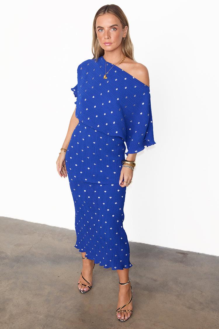 CALORA_ Off Shoulder Plissé Maxi Jurk Kobaltblauw Zilveren Stippen