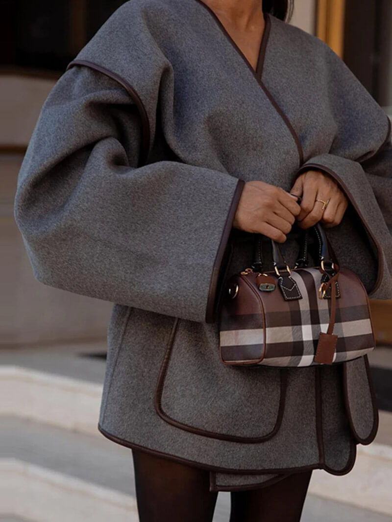 CALORA_ Oversized Jas met Riem Taille en V-hals