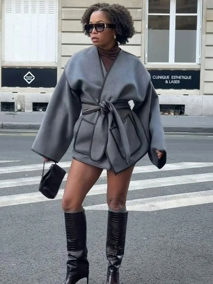 CALORA_ Oversized Jas met Riem Taille en V-hals
