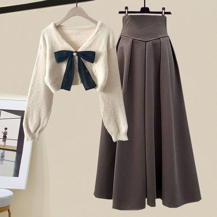 CALORA_ Set van gebreide trui en rok voor dames in een slim fit - tweedelige outfit
