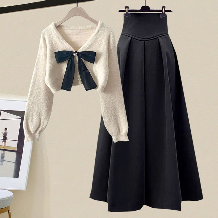 CALORA_ Set van gebreide trui en rok voor dames in een slim fit - tweedelige outfit