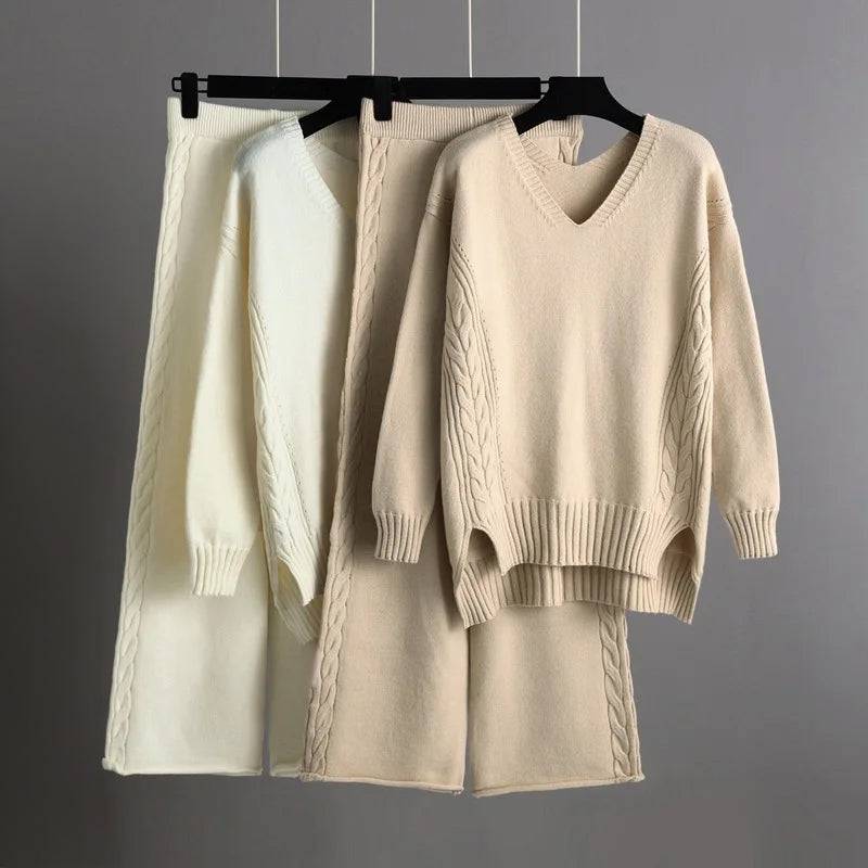 CALORA_ Set van gebreide trui met V-hals en wijde broek voor dames