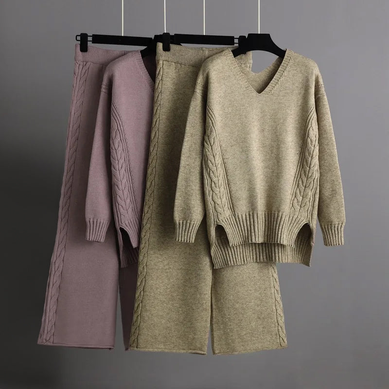 CALORA_ Set van gebreide trui met V-hals en wijde broek voor dames