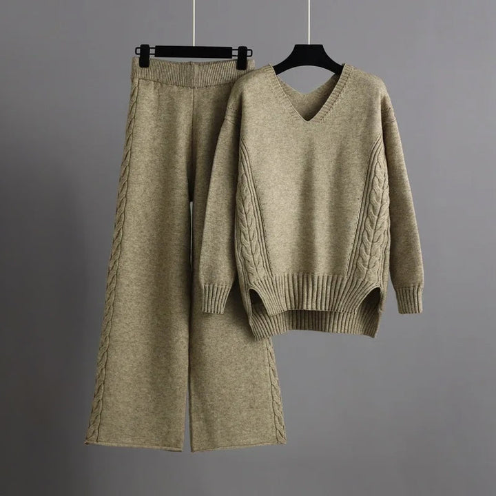 CALORA_ Set van gebreide trui met V-hals en wijde broek voor dames