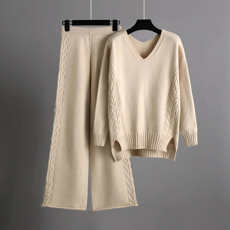 CALORA_ Set van gebreide trui met V-hals en wijde broek voor dames