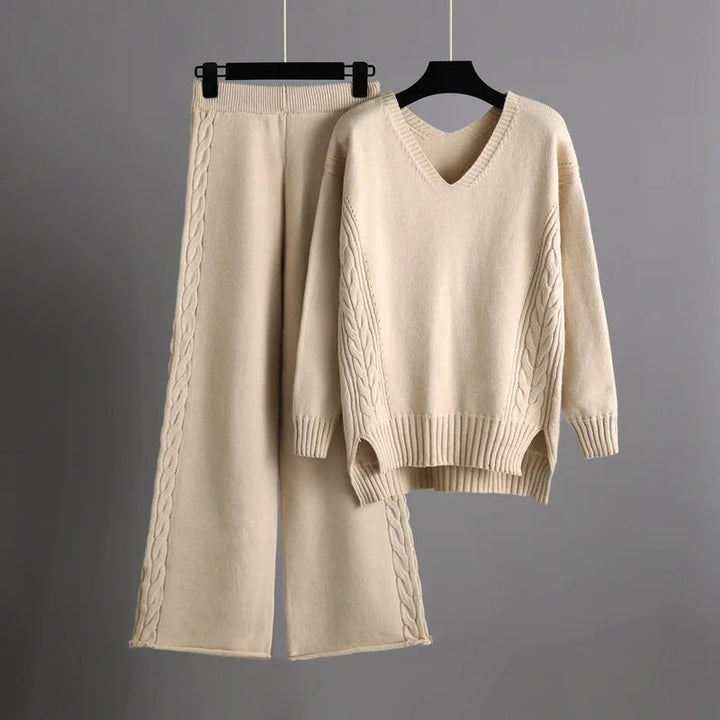 CALORA_ Set van gebreide trui met V-hals en wijde broek voor dames