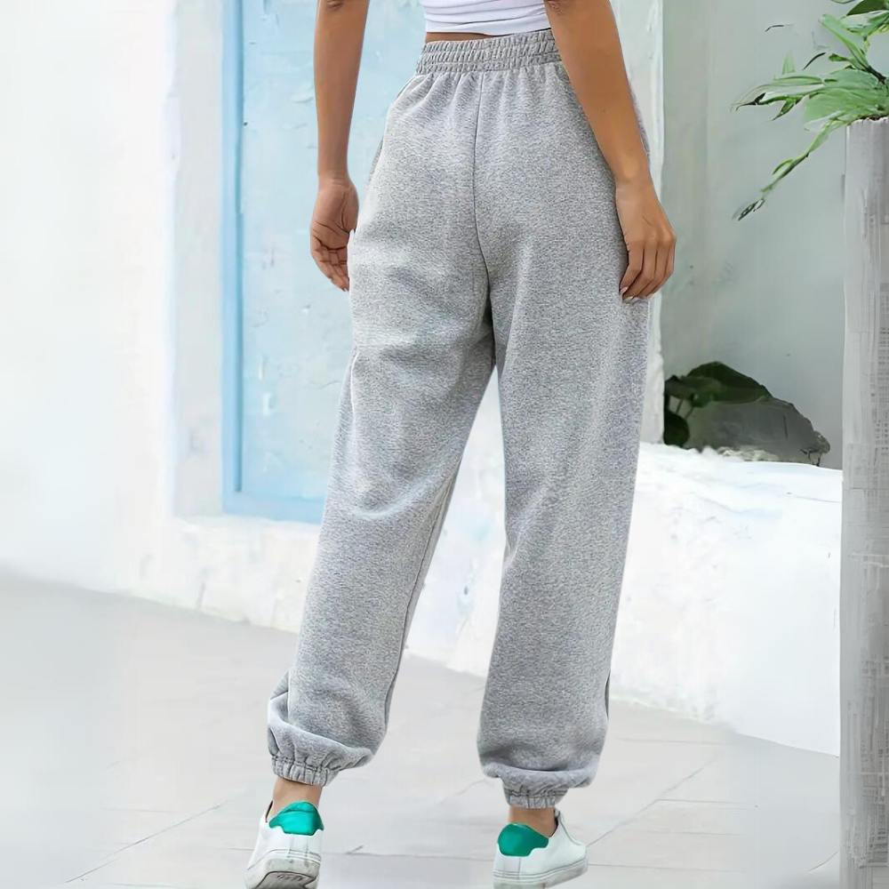 CALORA_ Velvetta | Relaxte Joggingbroek met Hoge Taille en Wijde Pijpen voor Dames