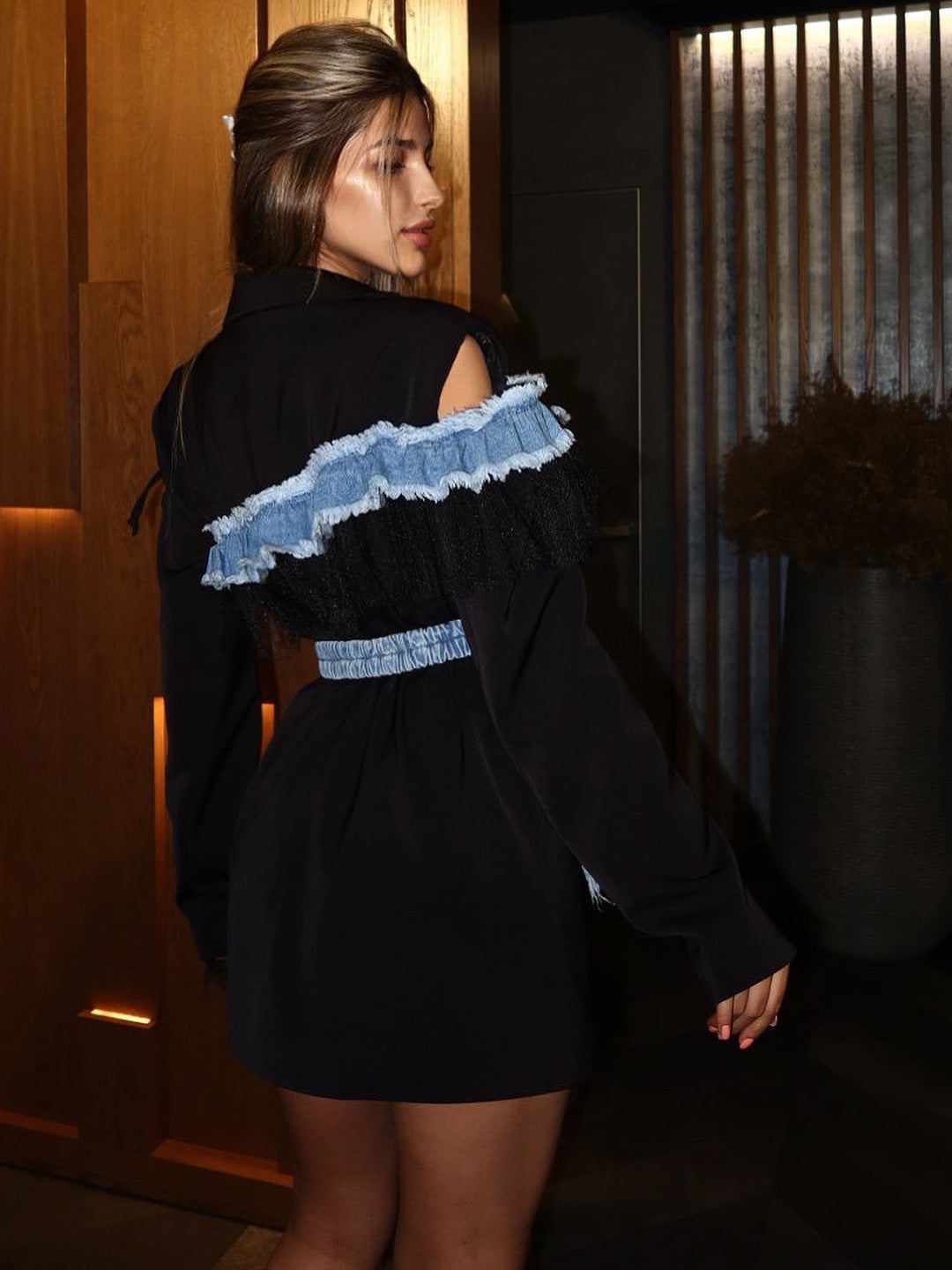 CALORA_ Slank Katoenen Kanten Stiksels Pak met Lange Mouwen en Reverskraag