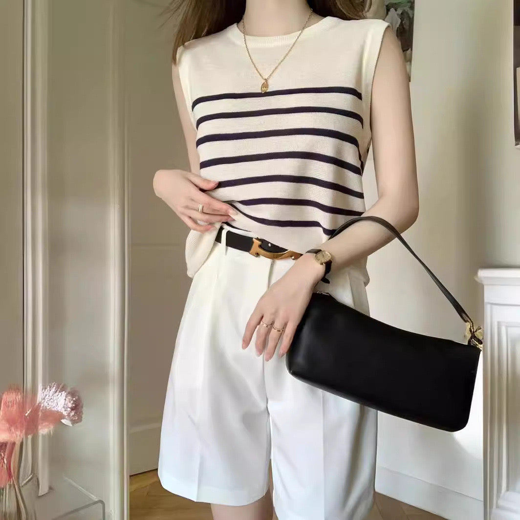 CALORA_ Tweedelige Klassieke Marine Set met Tanktop en Witte Shorts