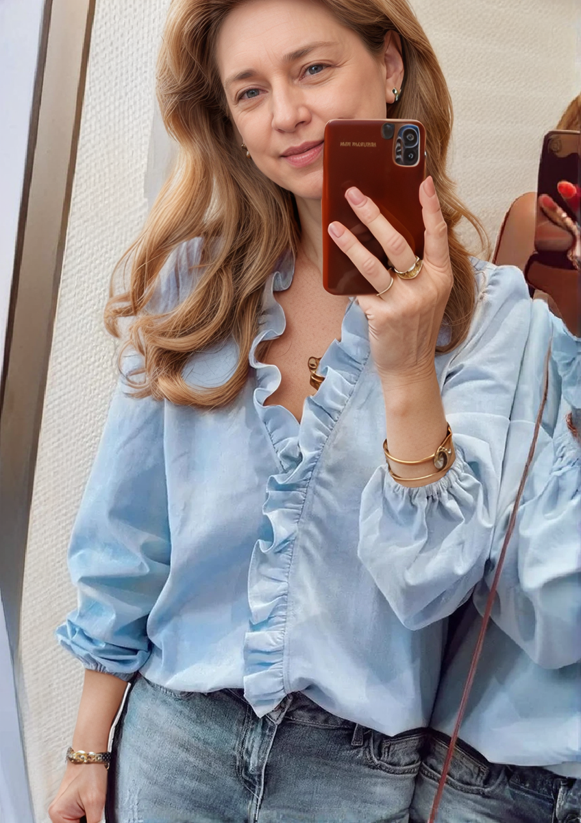 CALORA_ V-hals Ruffle Top met Lange Mouwen en Elegante Details