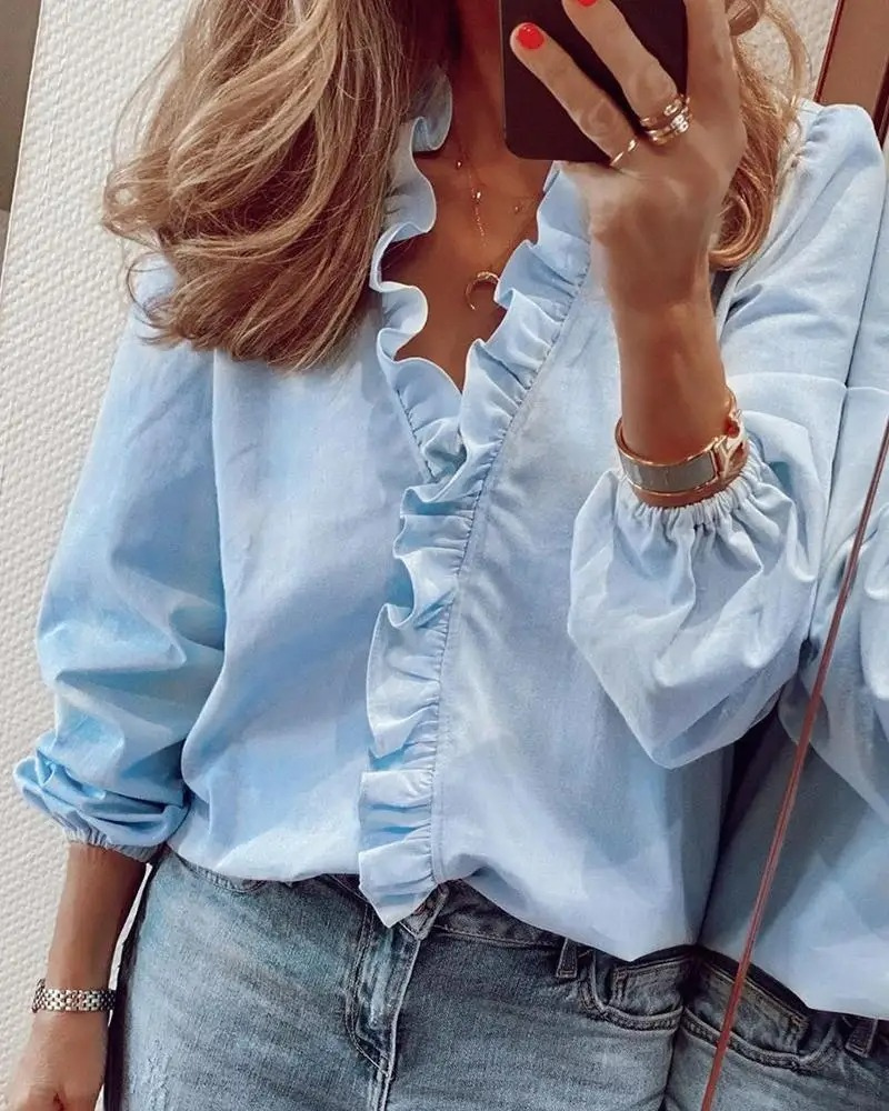 CALORA_ V-hals Ruffle Top met Lange Mouwen en Elegante Details