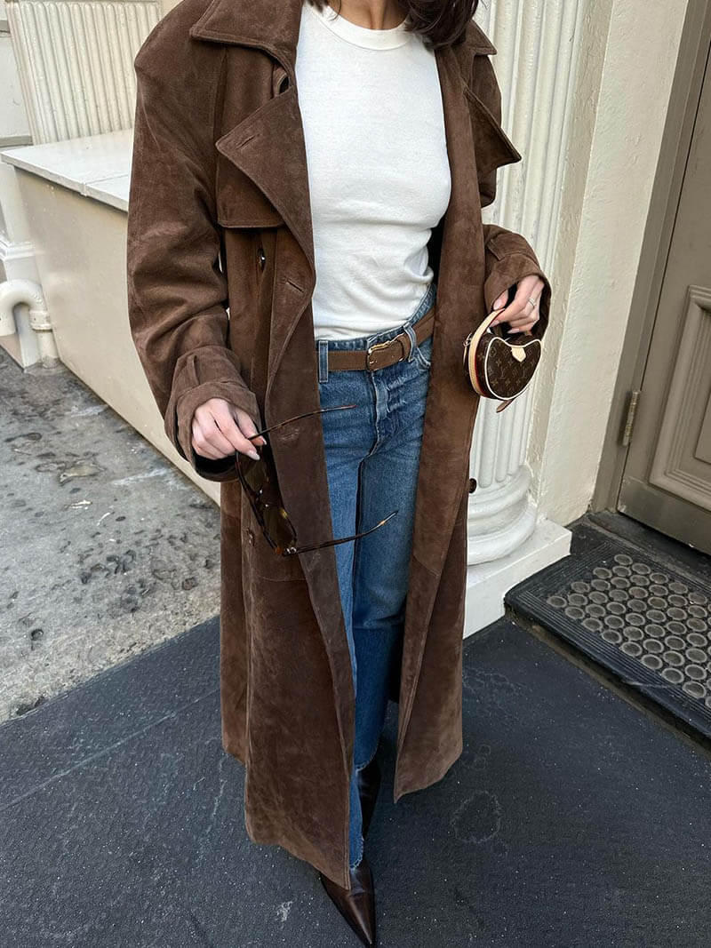 CALORA_ Vegan Suède Maxi Trenchcoat met Ceintuur en Vintage Chic Stijl