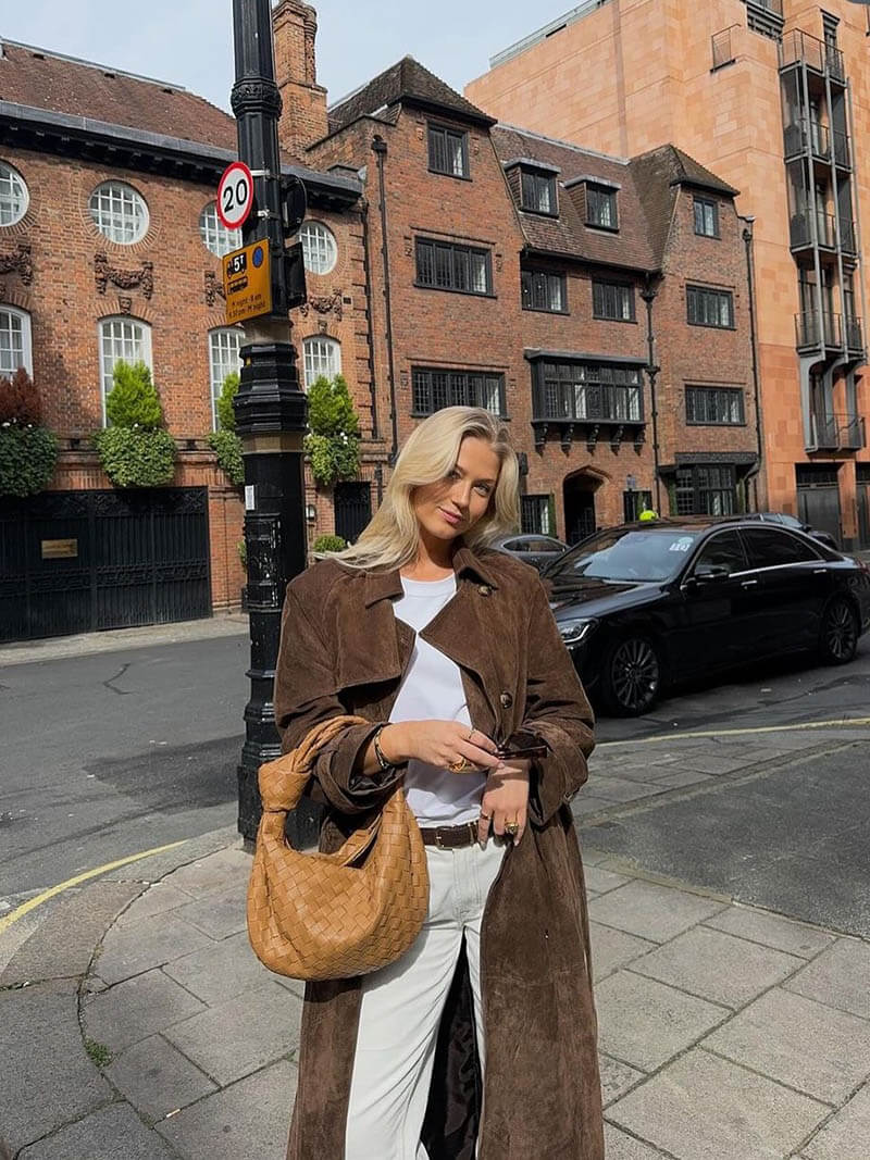 CALORA_ Vegan Suède Maxi Trenchcoat met Ceintuur en Vintage Chic Stijl