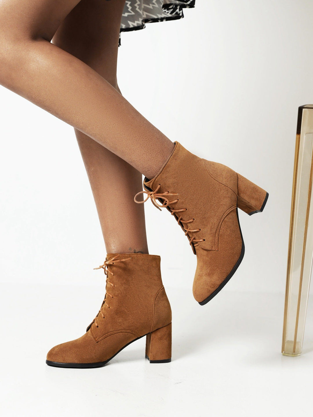 CALORA_ Vrouwen Frosted Korte Laarzen met Veters en Chunky Hak voor Comfort
