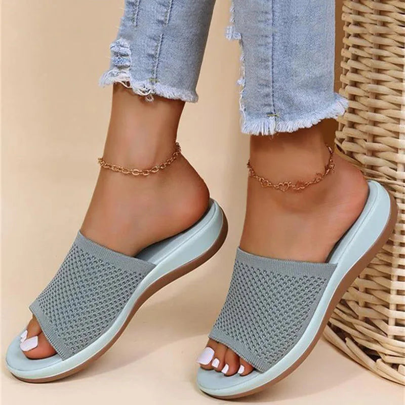 CALORA_ Zomer Slippers voor Dames met Zachte Mesh Bovenkant en Plat Design