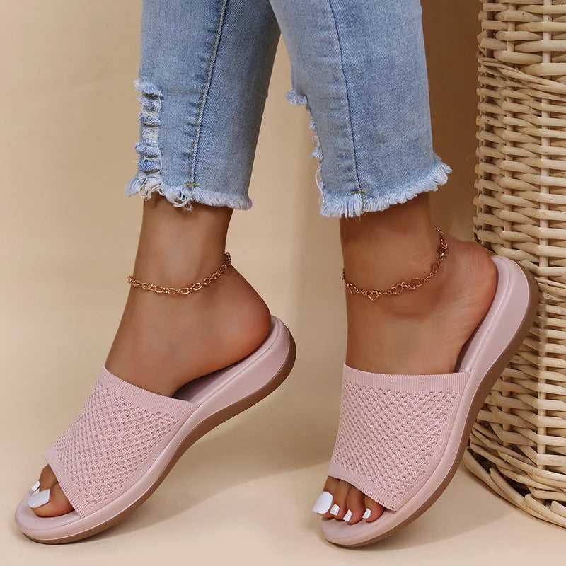 CALORA_ Zomer Slippers voor Dames met Zachte Mesh Bovenkant en Plat Design
