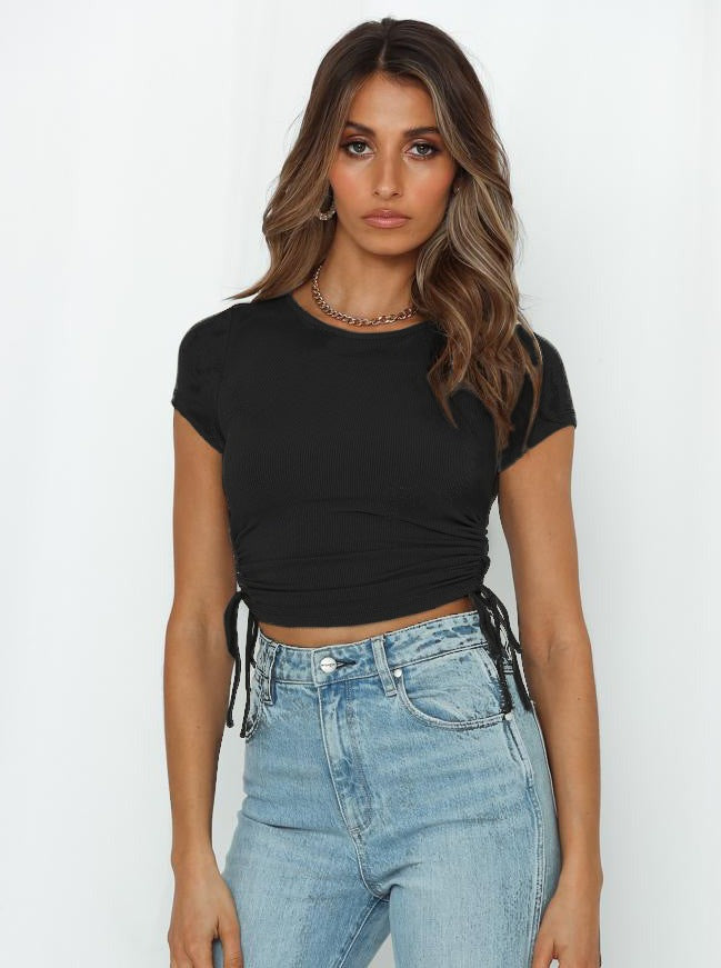 CALORA_ Zwart Ronde Hals T-shirt met Strik en Strakke Pasvorm voor Casual Gebruik