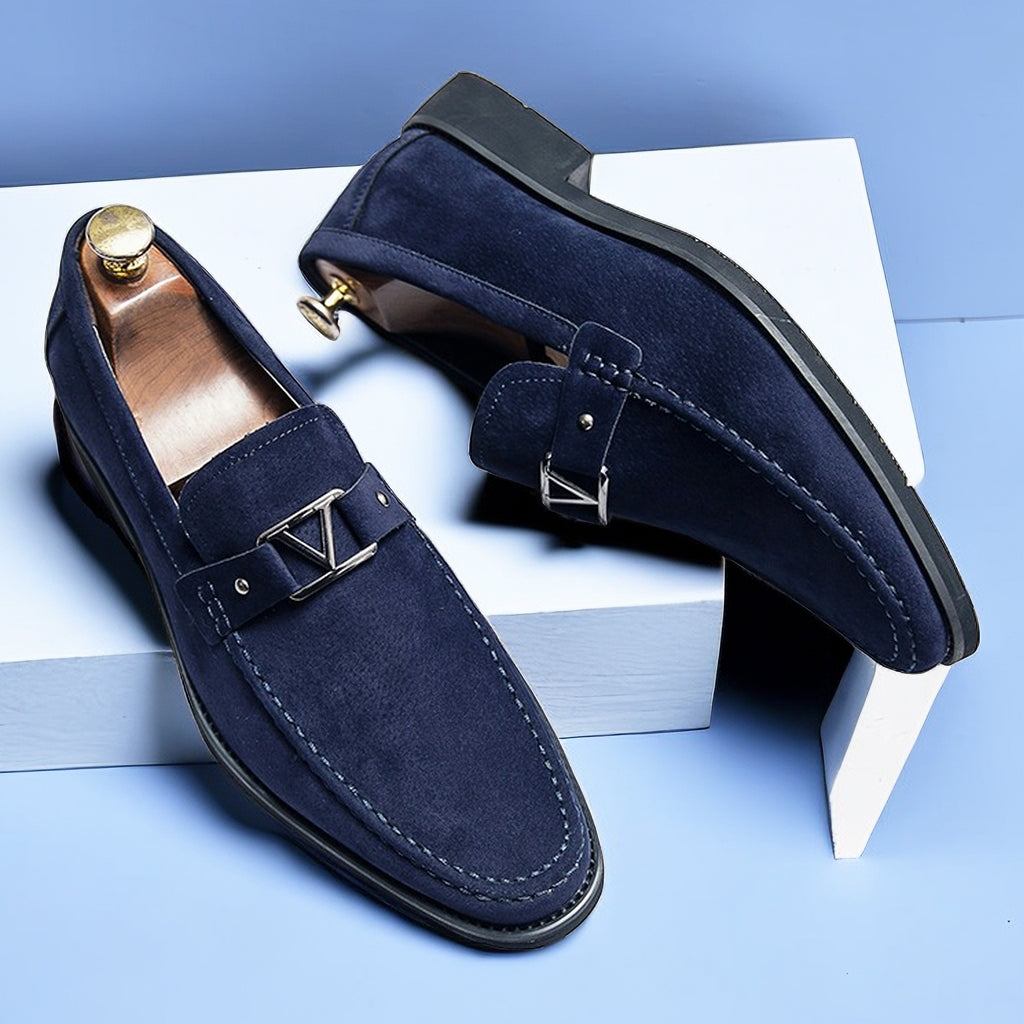 Bossélio | Stijlvolle Vegan Suède Loafers met Decoratieve Gesp