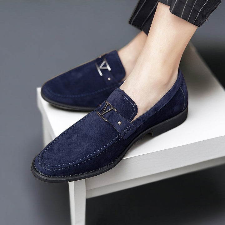 Bossélio | Stijlvolle Vegan Suède Loafers met Decoratieve Gesp