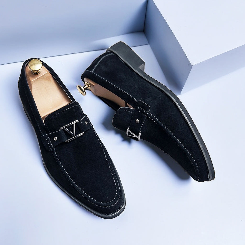 Bossélio | Stijlvolle Vegan Suède Loafers met Decoratieve Gesp