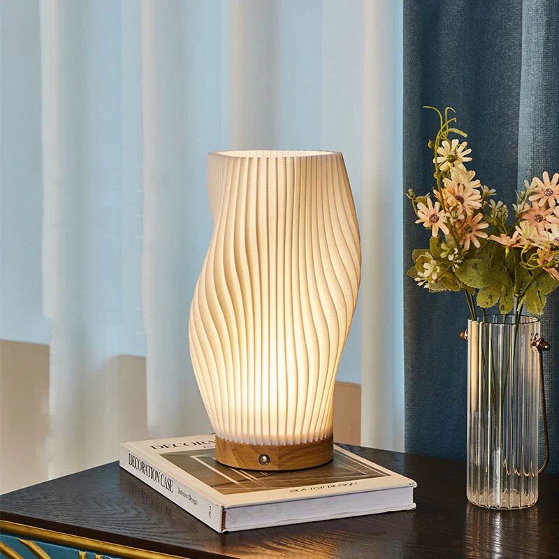 CALORA_ Pablité 'Serene Wavecrest'| Moderne Tafellamp met Golfvormige Shade