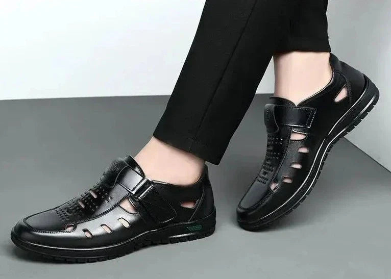 CALORA_ Heren Leren Sandalen met Gesloten Neus en Ademend Ontwerp