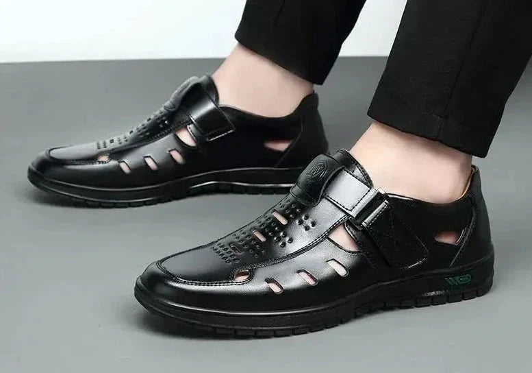 CALORA_ Heren Leren Sandalen met Gesloten Neus en Ademend Ontwerp