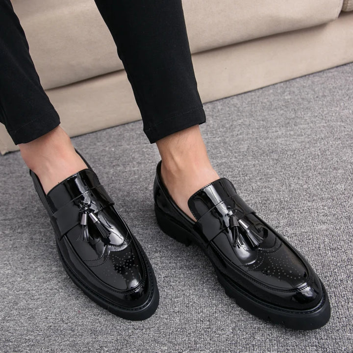 Alessandro | Glanzend zwarte Slip-on Loafers met kwastje