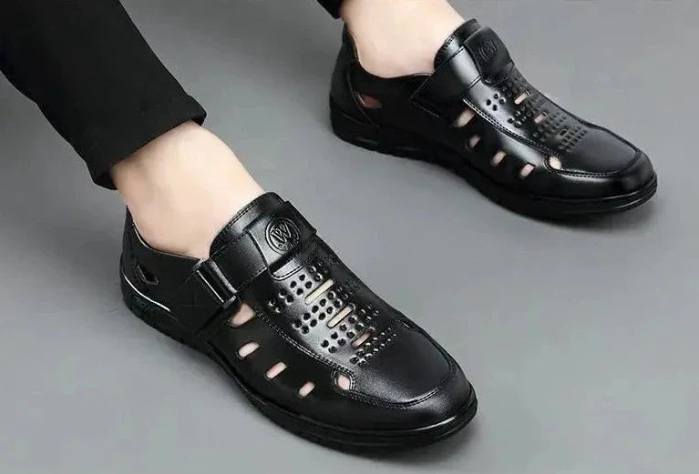 CALORA_ Heren Leren Sandalen met Gesloten Neus en Ademend Ontwerp