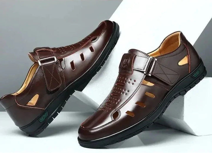 CALORA_ Heren Leren Sandalen met Gesloten Neus en Ademend Ontwerp
