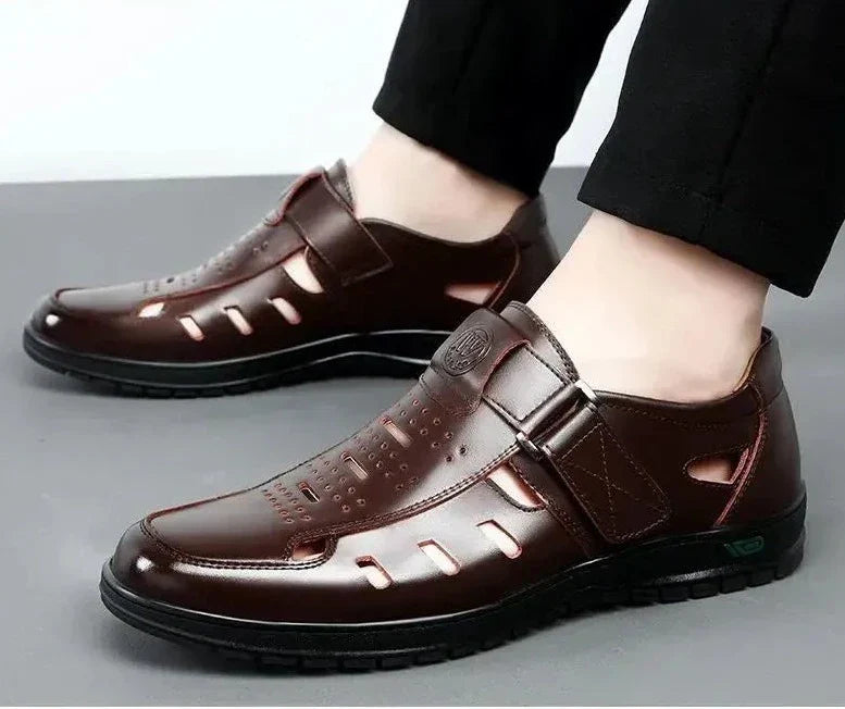 CALORA_ Heren Leren Sandalen met Gesloten Neus en Ademend Ontwerp
