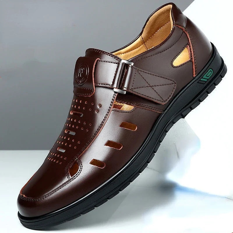 CALORA_ Heren Leren Sandalen met Gesloten Neus en Ademend Ontwerp