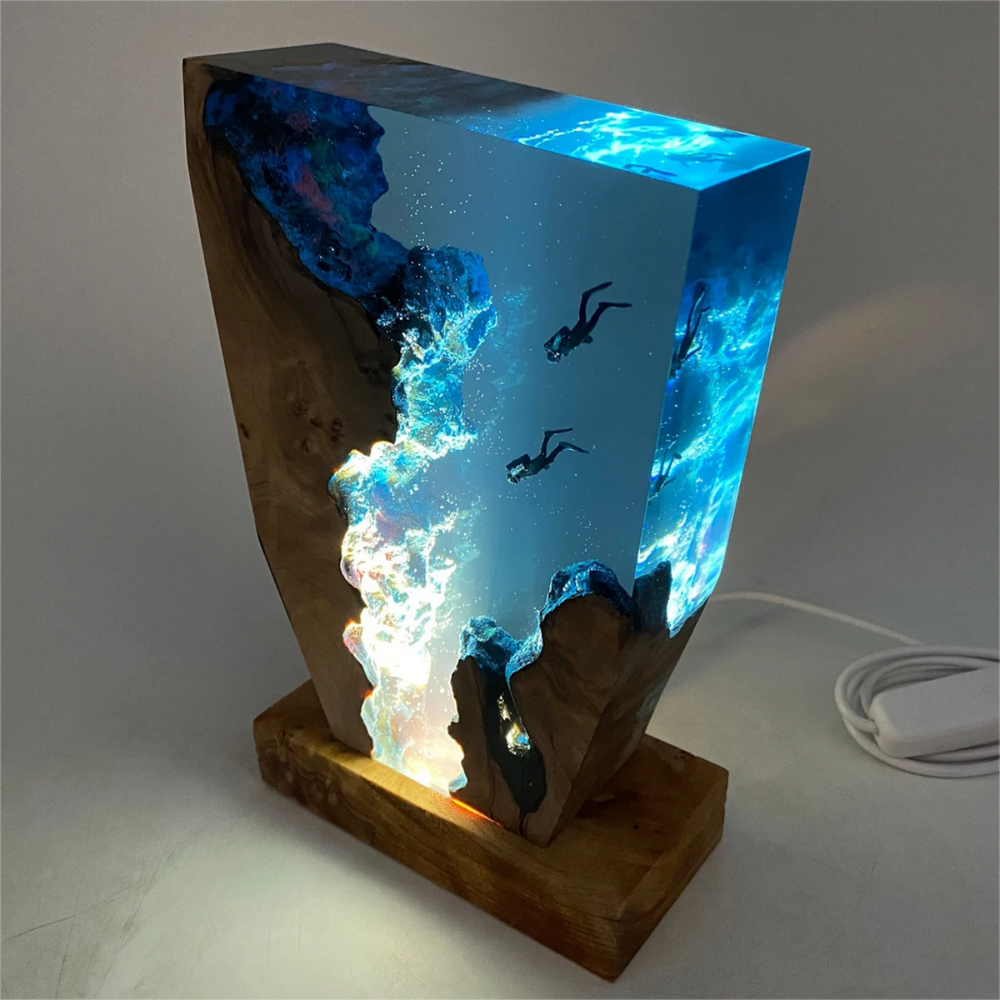 CALORA_ Lampada Subacqueo | Handgemaakte Epoxy Decoratielamp met Oceaanthema