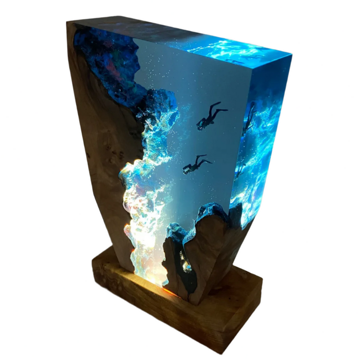 CALORA_ Lampada Subacqueo | Handgemaakte Epoxy Decoratielamp met Oceaanthema