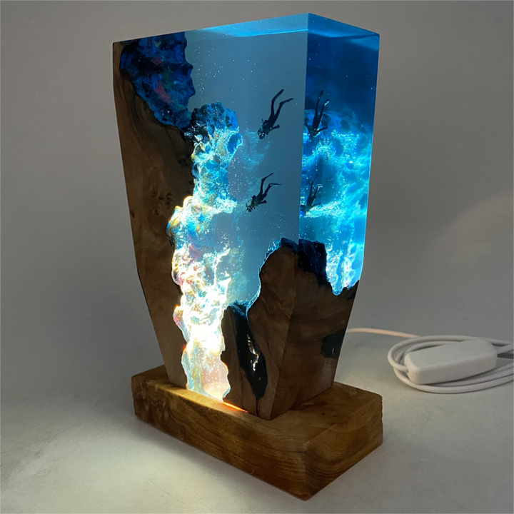 CALORA_ Lampada Subacqueo | Handgemaakte Epoxy Decoratielamp met Oceaanthema