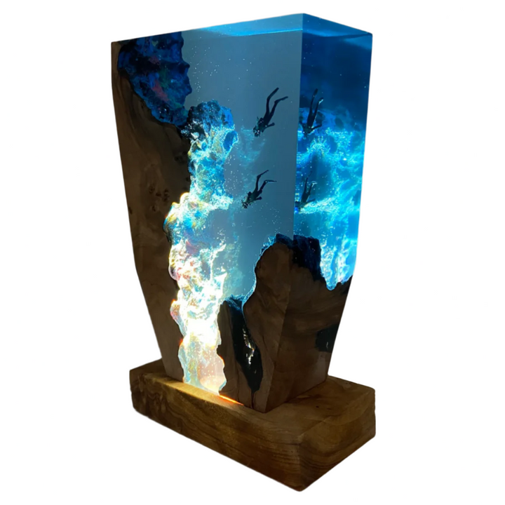 CALORA_ Lampada Subacqueo | Handgemaakte Epoxy Decoratielamp met Oceaanthema