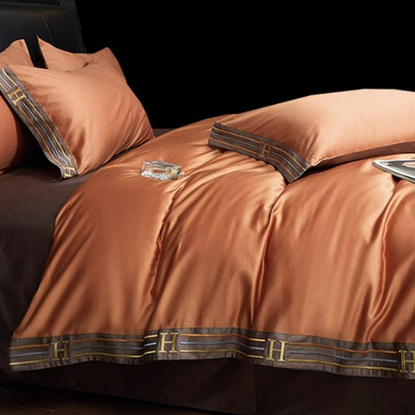 CALORA_ Luxe Geborduurd Satijnen Katoen Beddengoed Set - 4-delig - Comfortabel en Ademend